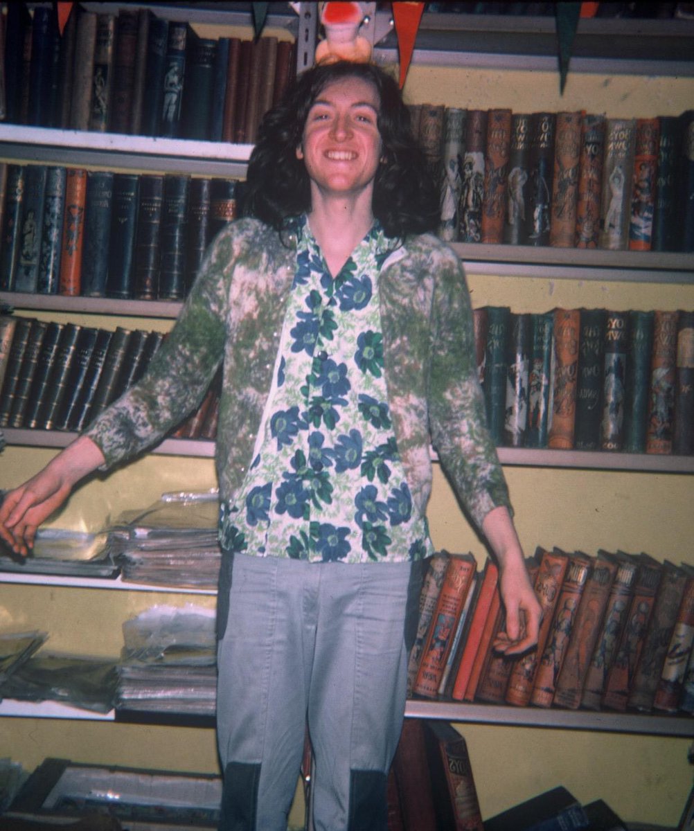 Nikki Sudden “working” in Covent Garden’s The Vintage Magazine Shop. Probably 1976.
#SwellMaps
#BeforeIWasAPunk