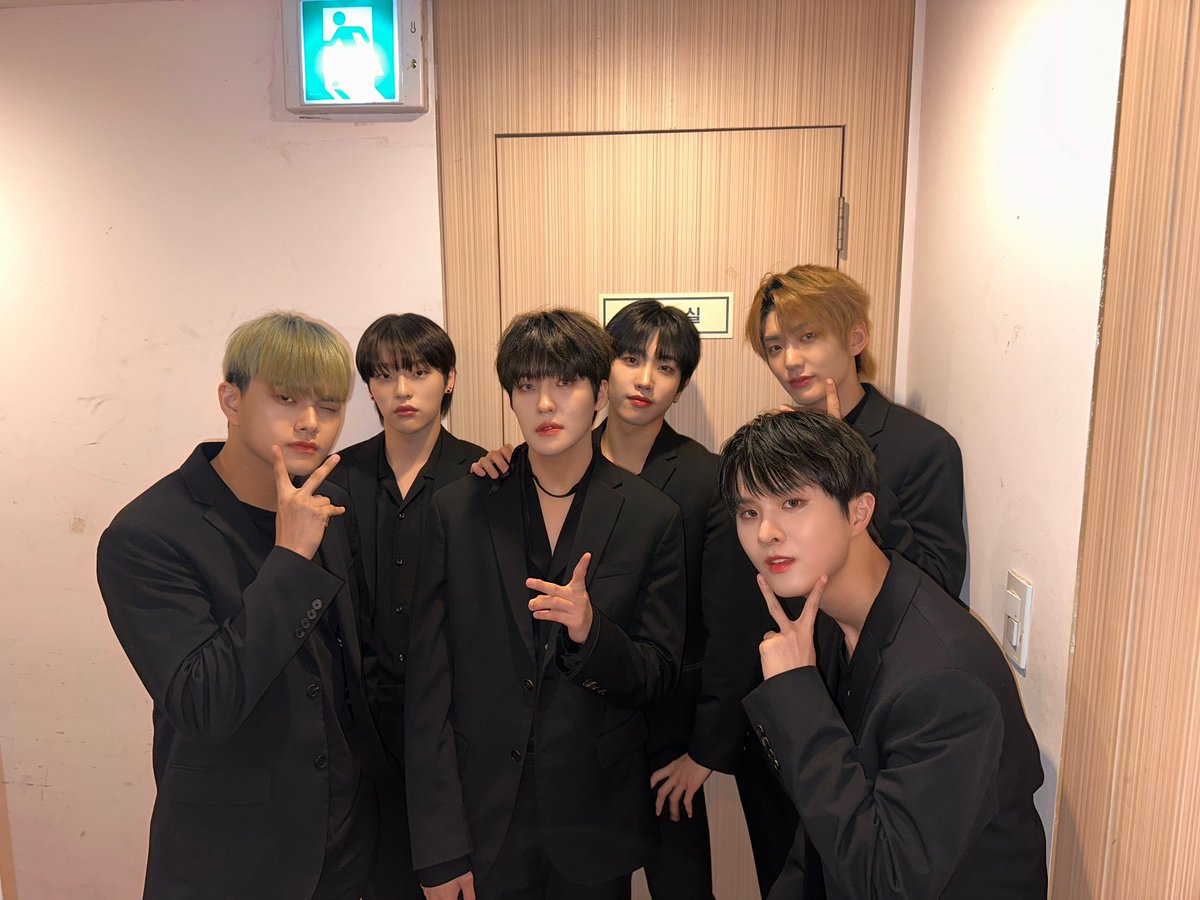 [👑]

킹덤 팬 사인회 완료🐿️🤎

#KINGDOM #킹덤