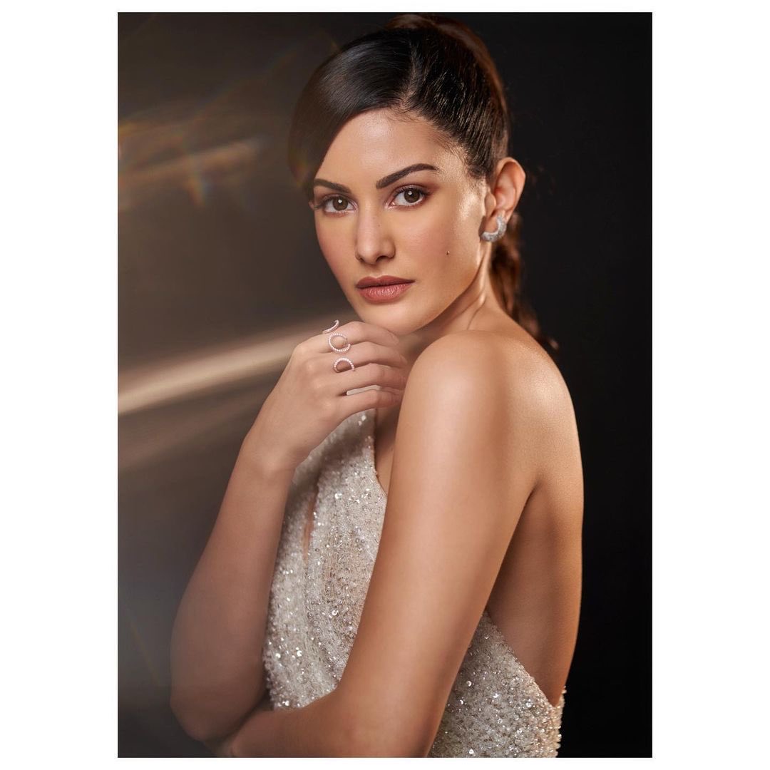 Happy birthday to the very talented and gorgeous Amyra Dastur!    