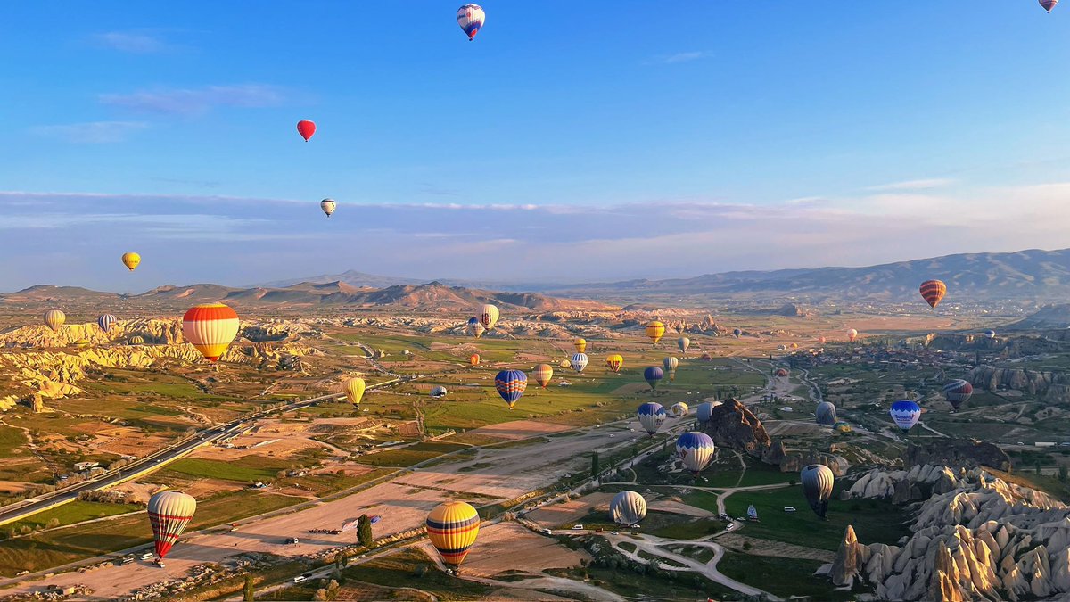 Amanda_8892's tweet photo. @Rasim__ari @MEXC_Global @MEXC_TR Cappadocia is so beautiful!  Hot air balloons are very romantic！The people here are very warm, thank you! https://t.co/Tt3pst38Rh