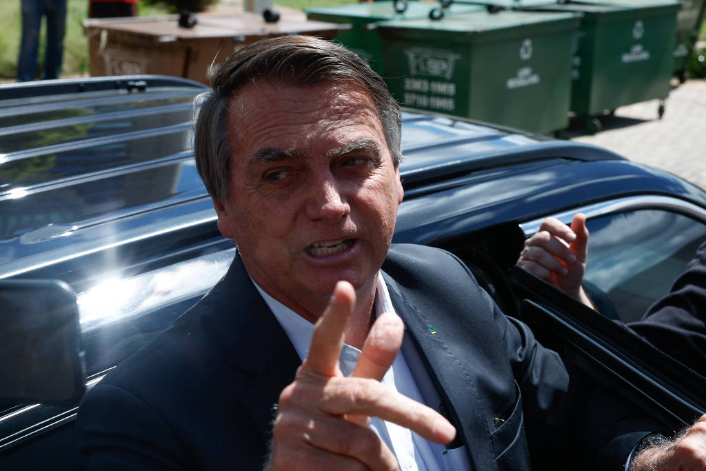 SergioAJBarrett's tweet photo. Enquanto o casal negro, que tentou furtar leite em pó no Carrefour para sua filha, foi xingado e agredido, o Bolsonaro tentou se apropriar de diamantes milionários do País, sem contar todas as outras acusações de crimes, e ainda solto por aí, recebendo recursos públicos? https://t.co/cqtdUBvhtd