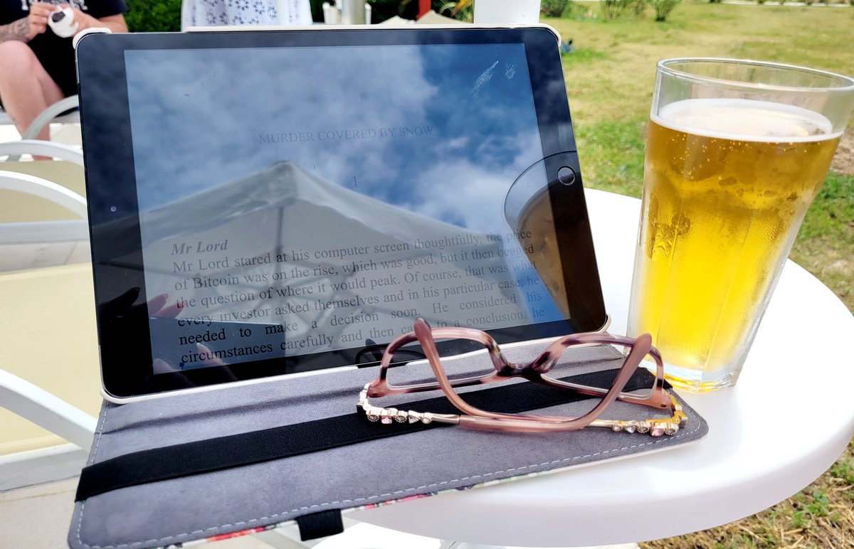 minervaTWoG's tweet photo. Today will he spent proofreading my besties new book Novels by Lorna Snowden, drinking and soaking up the rays, in no particular order, more than likely all together 😄🍹🏖 #womensupportingwomen #livingyourbestlife https://t.co/I3ZPO69nvc