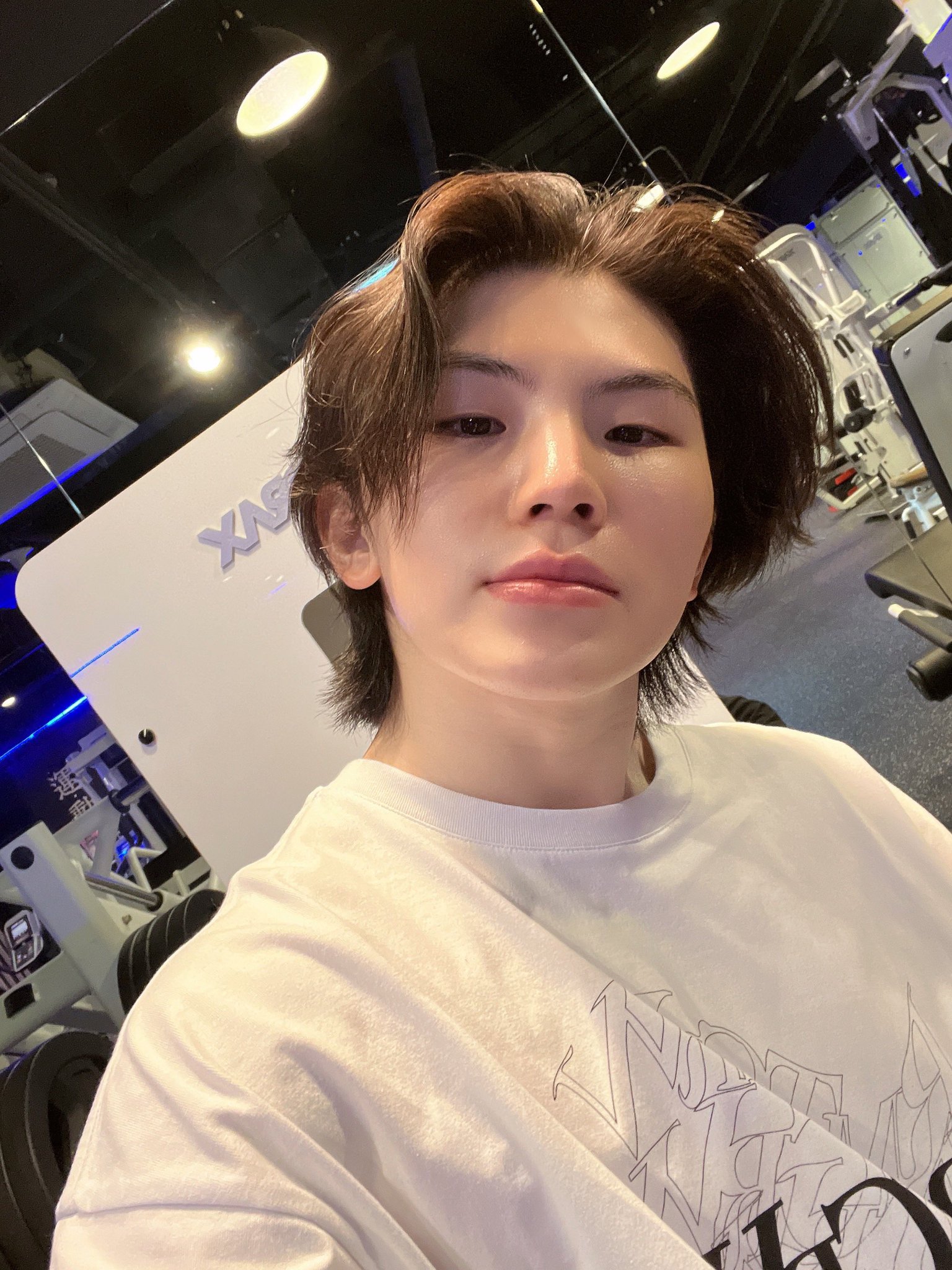 FvhFJ35agAA4iq2.jpg:large