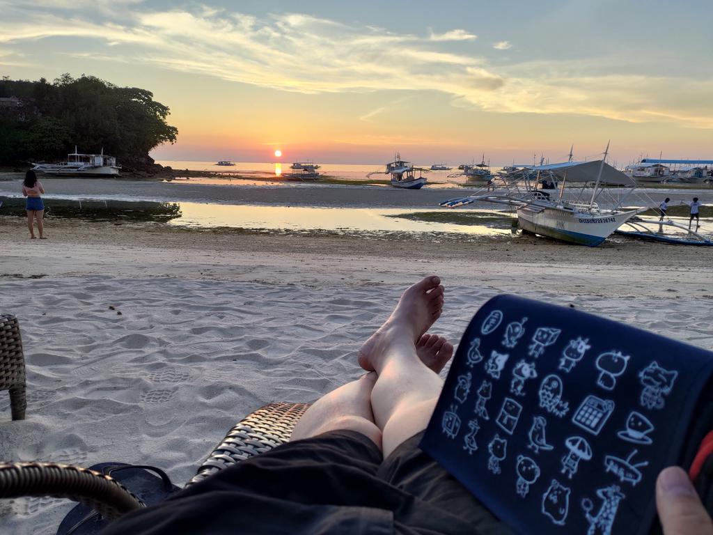 jkomoeff's tweet photo. 島上的最後一天
帶著土芒果小包包
跑來另一邊的海灘看夕陽
#菲律賓媽媽島 https://t.co/a97WrhPPBO