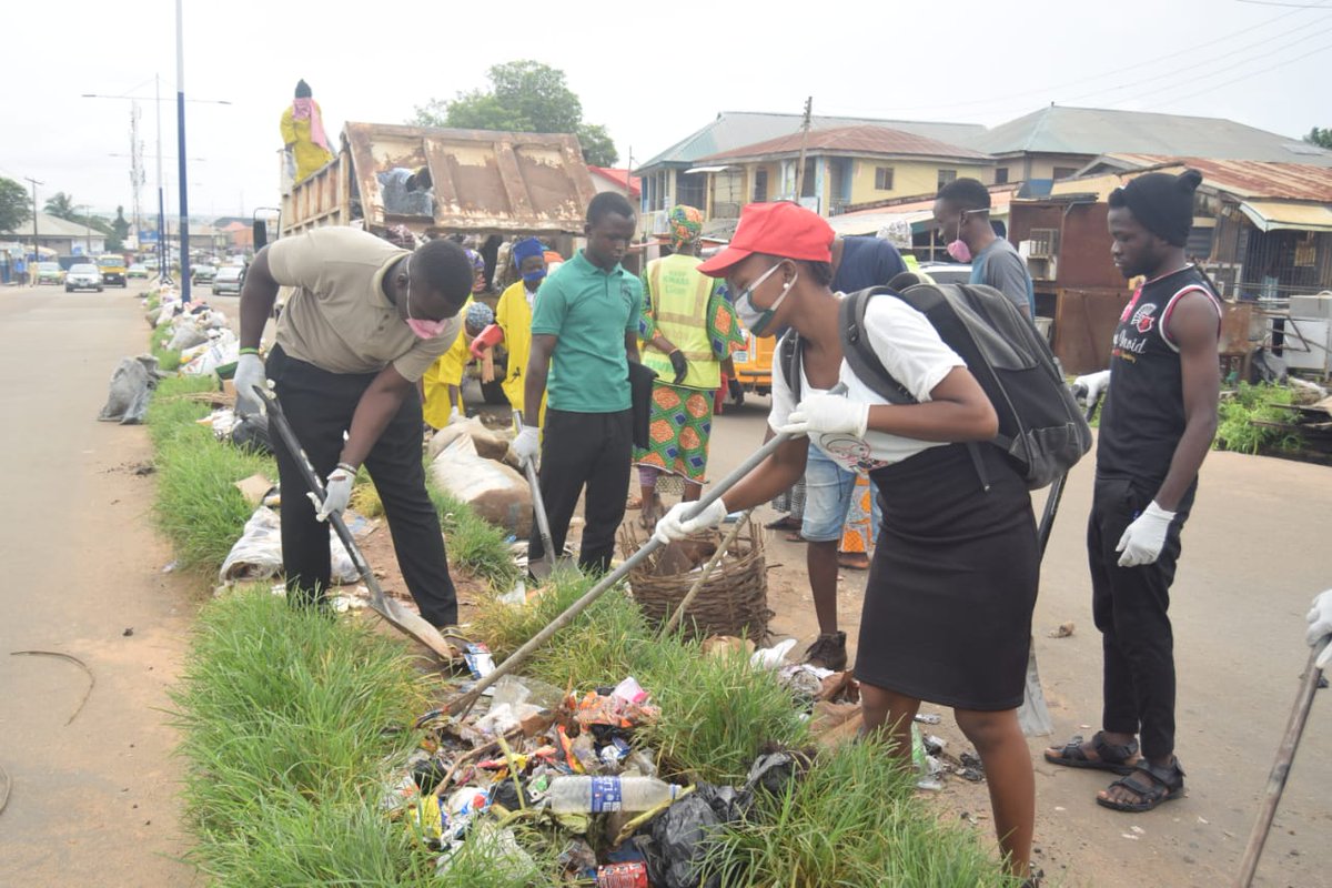 ggiclimate's tweet photo. Excerpts from Kwara CAAP 2023 Projects; #LandMgmt #CommunityProject #IlorinMetropolis #Sanitation #Hygeine #ClimateAdvocacy & #ClimateAwareness #Recycling #WasteManagement
#TreePlanting #EnvironmentStewardship @Greenglobei22 @InsideIlorin_NG @UNSDSN @SDSNYouth @Kwara_NGO https://t.co/SoWMCu0tBl