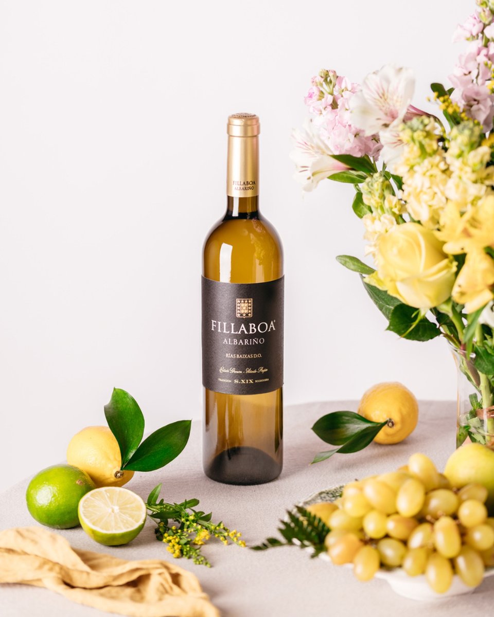 MasaveuBodegas's tweet image. Domingo y Día de la Madre, ¡una de las celebraciones más especiales de todo el año! Sorprende con un vino blanco fresquito de la “hija buena”, Fillaboa, en gallego. Un Albariño con DO Rías Baixas, un verdadero placer para todos los sentidos ¡Felicidades Mamás! #vinos #ilovewine
