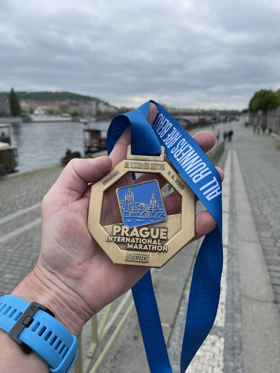 Tak doufam, ze aspon ta medaile mi ladi k hodinkam 😁

Prague Marathon 2Run ⛅
Distance: 21,10 km, Pace: 4:32 min/km, Time: 1h 35m, Elev. Gain: 88 m
#praguemarathon