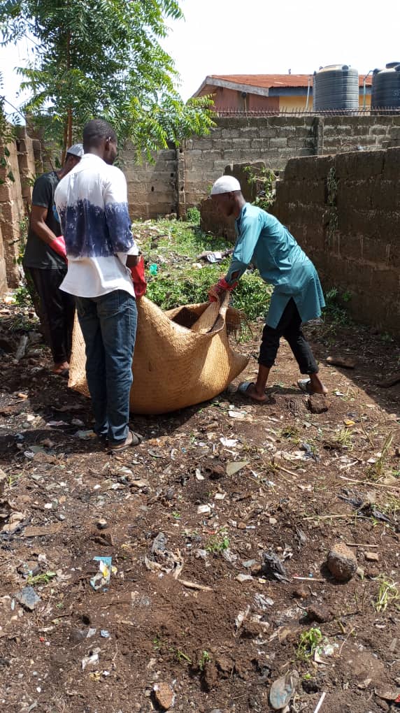 Excerpts from Kwara CAAP 2023 Projects; #LandMgmt #CommunityProject #IlorinMetropolis #Sanitation #Hygeine #ClimateAdvocacy & #ClimateAwareness #Recycling #WasteManagement 
#TreePlanting #EnvironmentStewardship @Greenglobei22 @InsideIlorin_NG @UNSDSN @SDSNYouth @Kwara_NGO