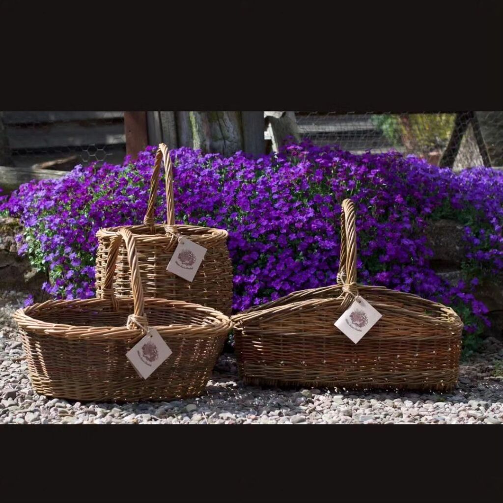 HFDcraftguild's tweet photo. One of our associate members Simon Cameron makes wonderful baskets for all your needs.
#baskets 
#willow
#willowsmith 
#logbasket 
#handmade 
#weaving 
#herefordshireguildofcraftsmen 
#herefordshirecountrylife 
#whitesfarmbaskets https://t.co/rKaWEO4YYn