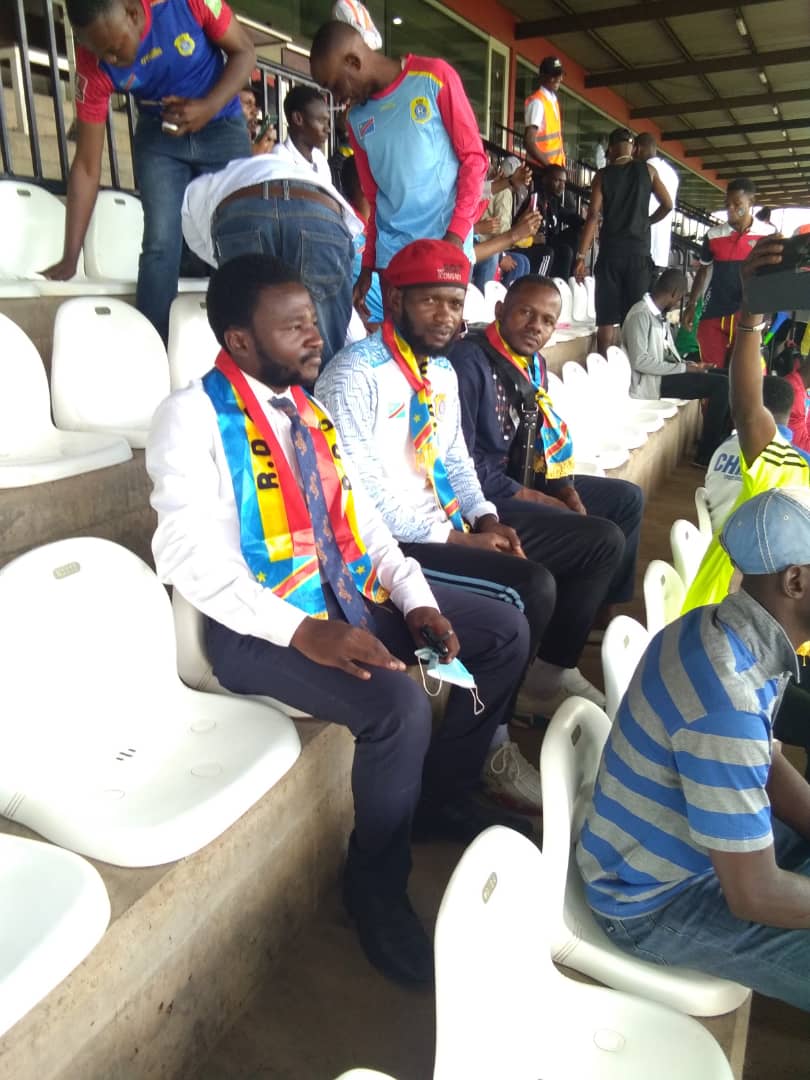 coeurdafriqueM's tweet photo. 🔴#RDC:Le seul moment que les congolais sont unis sans parler  des origines et couleur de peau de chacun,c'est qd ils jouent sous le drapeau,cette période,l'amour qui se témoigne est total.+243 #eloko #ya #makasi.
Photos du match de #RDC VS #Mauritanie à #kamalondo

@leParrainRDC https://t.co/aGNyocwnL2