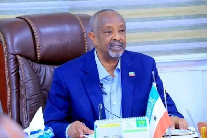 Mfarah_j's tweet photo. The oil well in the Hood area, according to Minister Mohamed Kahin, is national property. This serves as further evidence of the necessity of openness and equitable resource distribution for the benefit of every citizen. #Somaliland #transparency #Oildrill https://t.co/82Q6QdJJI5