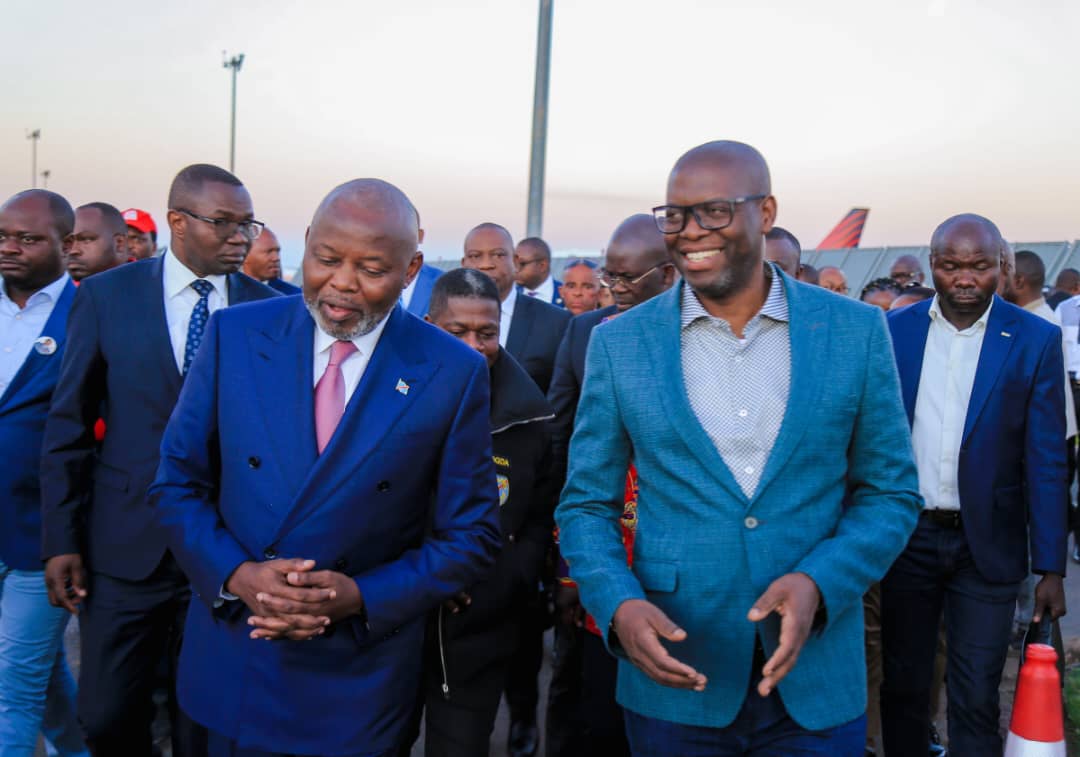 KalumeJean1's tweet photo. Après avoir accueilli son président national, son autorité morale VPM de l'économie l'honorable @VitalKamerhe1 à Lubumbashi  ,le SG de @uncrdc  @BillyKambale1 convoque une réu d'urgence avec le bureau du secrétariat politique nationale de l'UNC. @MichelMoto1 @Tshiband_henri https://t.co/MytbEI0n8f