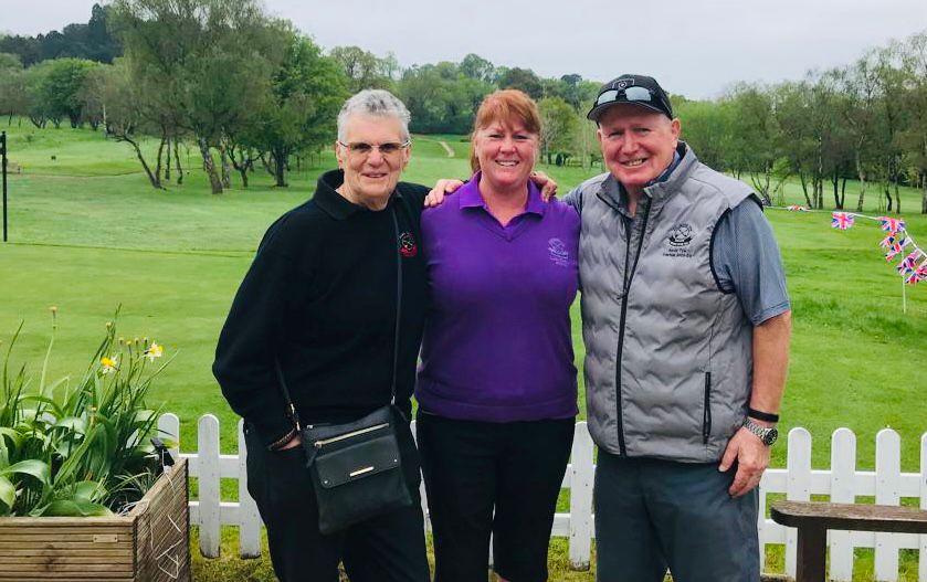 A historic afternoon upon us as Gill Smith becomes the 1st woman to Captain Grim's Dyke Golf Club. Here she is with Julie Nash & Current Club Captain Kevin Tye before a very pleasant six holes together this morning.
#gdgc #golf #womengolf @Middlesex_Golf @EnglandGolf #Coronation