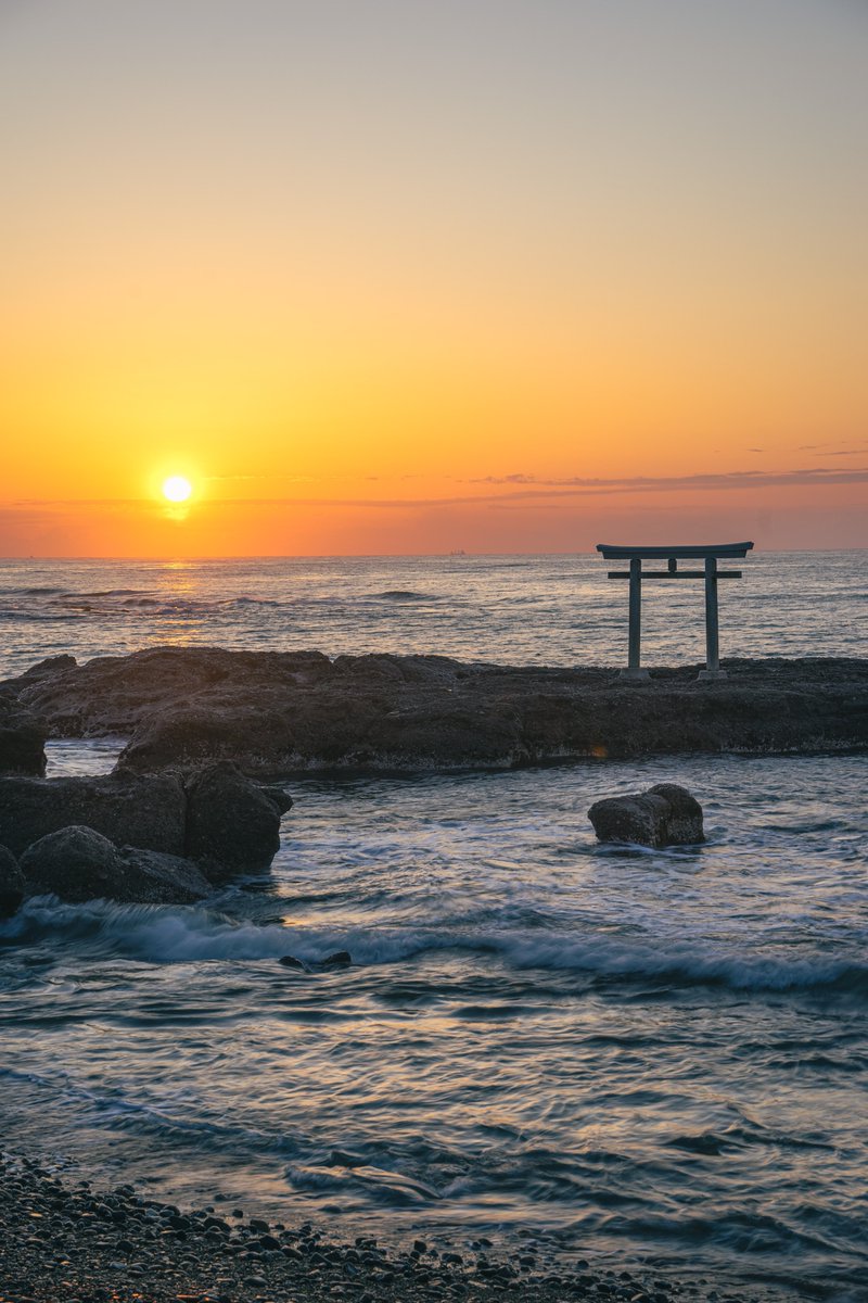 朝、神磯の鳥居