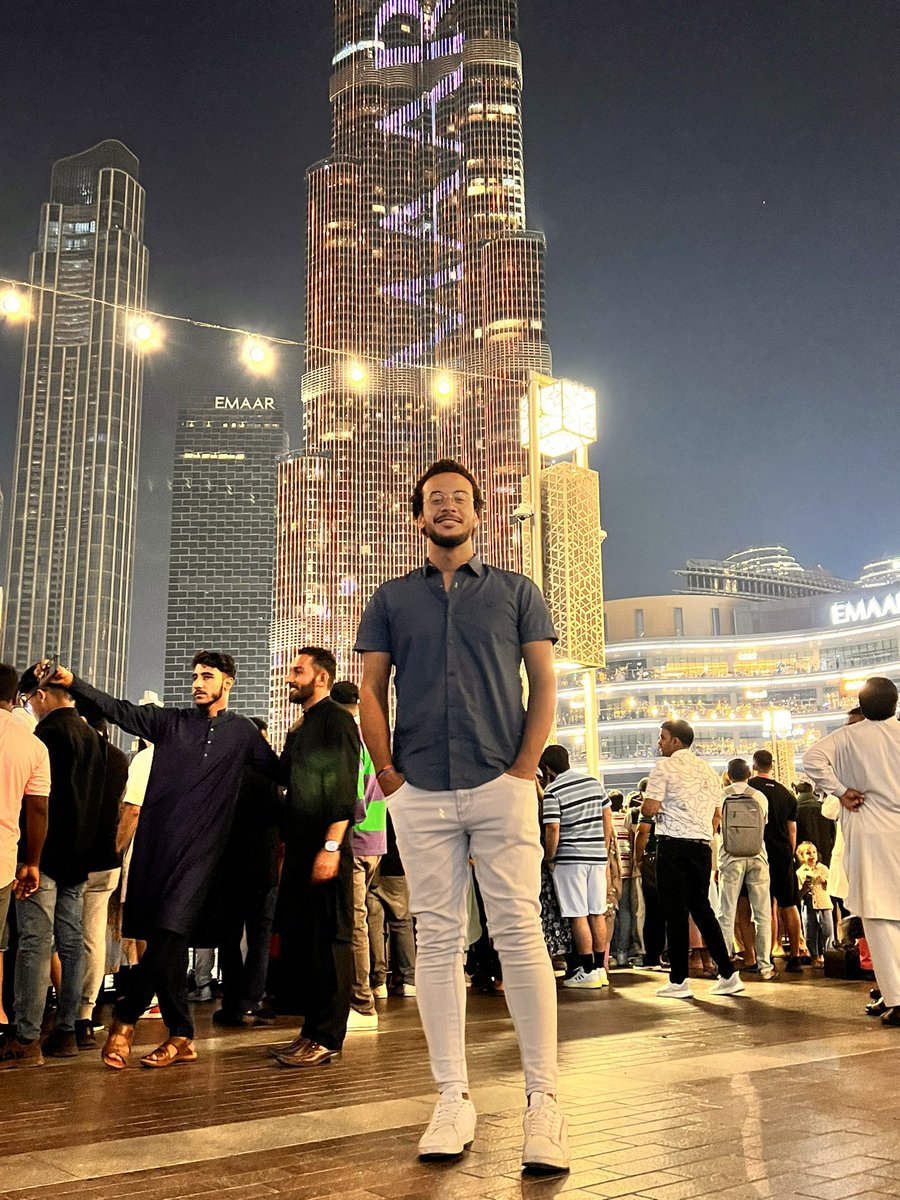 _arza3_'s tweet photo. #NewProfilePicture  
#burjkhalifa https://t.co/DKadcGB7C5