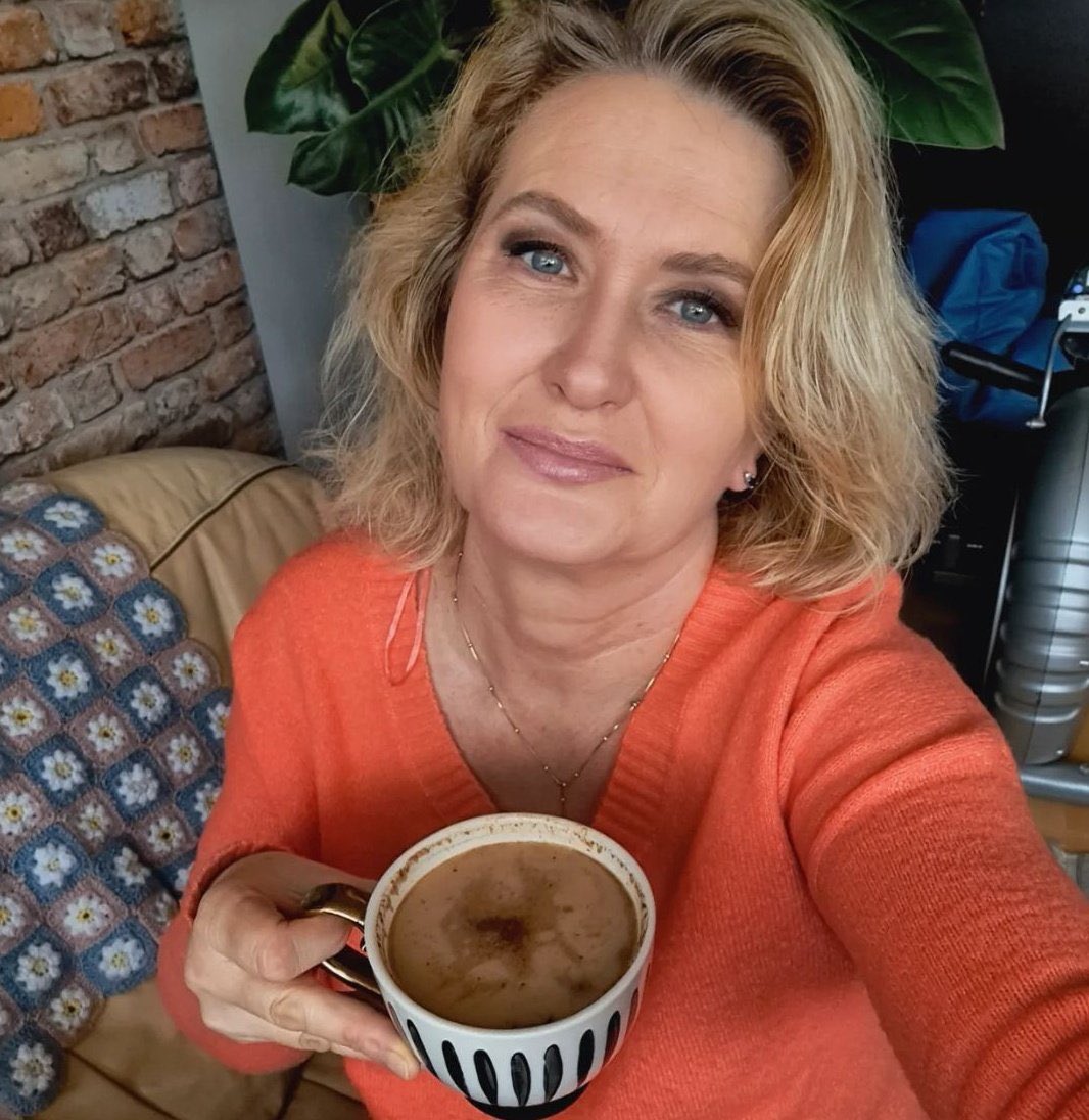 NilayErguvan's tweet photo. Mutlu pazarlar 💋 https://t.co/FKWOsdQAlW