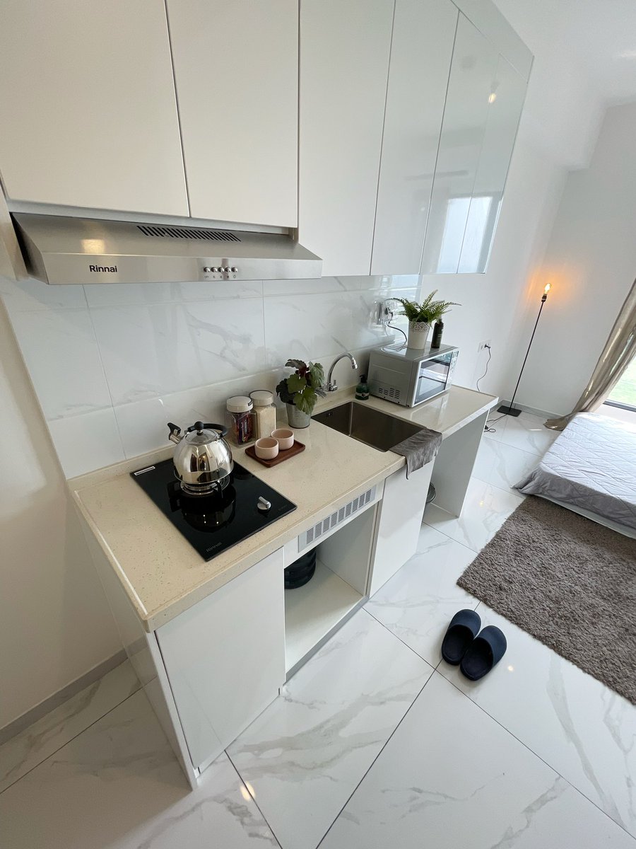 fayafalicya's tweet photo. Guys, numpang sewain apartemen aku. Full furnished, tinggal bawa nyawa doang. 
Cuma 100rb/harinya. (AC, kasur, kitchen set, water heater)

Lokasi: Sky House Alsut, samping IKEA banget. 

WA 082127998685 
Bonus punya ibu kos emesh kayak aku. hehe https://t.co/6j9tYceQ5d