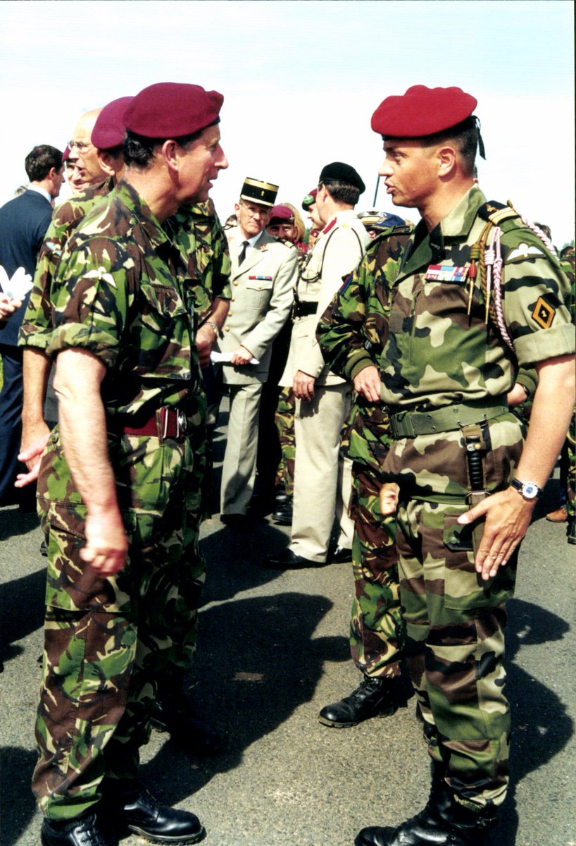 jean_baillaud's tweet image. Juin 2000 : inauguration du mémorial Pégasus à Bénouville. Uniforme de colonel parachutiste... Conversation en français avec les paras de tous grades après leur saut... God save the King! #1erRCP