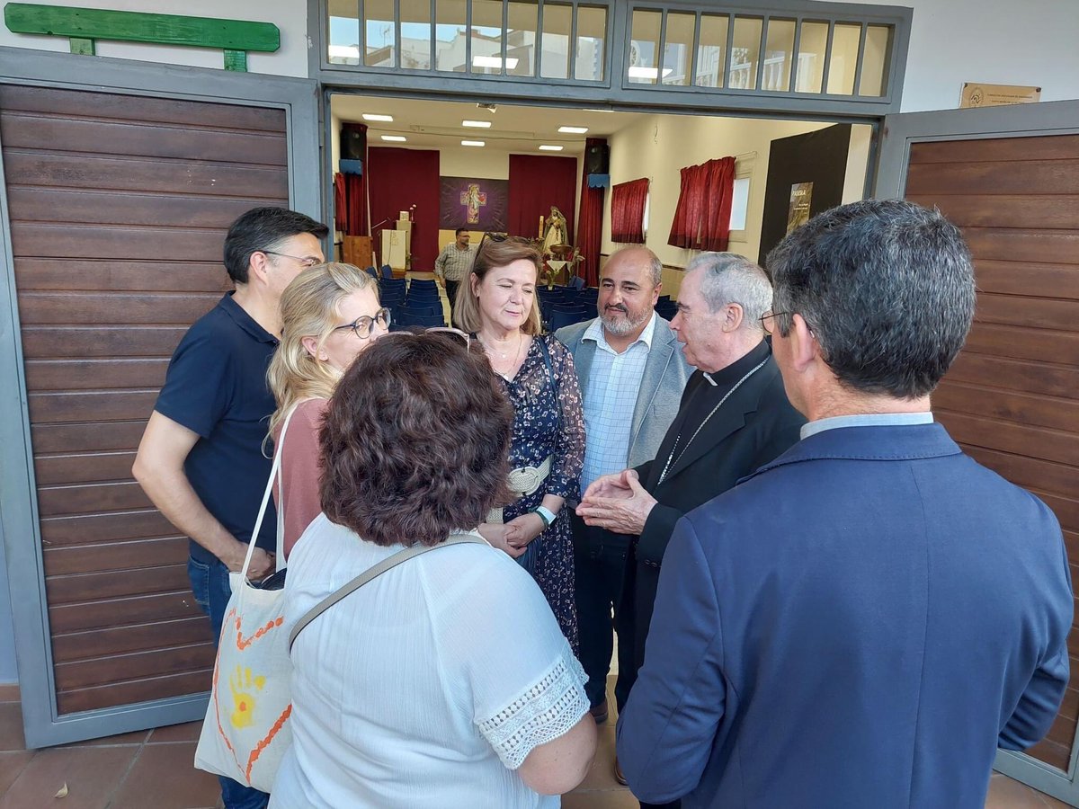 Con motivo del renacimiento de la parroquia Nuestra Señora de los Remedios, celebramos ayer la #Eucaristía con nuestro Sr. Obispo D. Jesús Catalá.

Vivimos la fe, 
educando en familia.

#ColegiosDiocesanos #ECOaulasFV