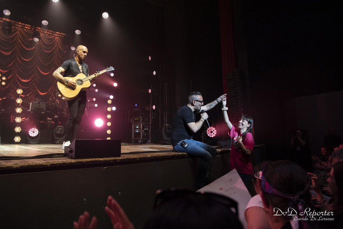 rockmoda's tweet image. Grazie Torino per il vostro grandissimo affetto! Tre sold out di fila e tante emozioni 🫶🏼
Appuntamento sempre qui anche martedì e mercoledì, non mancate! ❤️🍀

📸 Davide Di Lorenzo, Fabrizio Balconi

#Modà #ModàLive #ModàeOrchestra #Modà20 #Gioia10 #Romantici @officialFandP