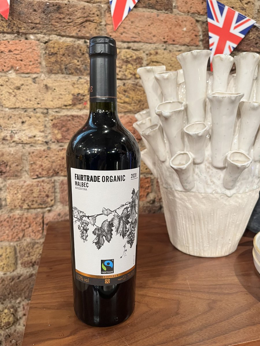 SaturdayKitchen's tweet photo. Now this is ROYALLY good 🤤🥧 If you want the recipe for Anna’s Dingle Pie, click here: https://t.co/JKr52ldeao

With the pie, Helen recommends a glass of Fairtrade Irresistible Organic Malbec (Co-op, From £8), especially as Queen Camilla loves a glass of red!

#coronationkitchen https://t.co/gtwkW1AcL7