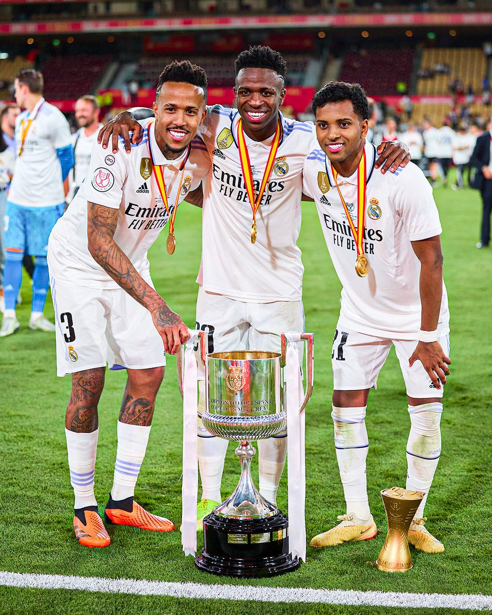 Champions League. ✅
La Liga. ✅
Copa del Rey. ✅
Mundial de Clubes. ✅
Supercopa Europea. ✅
Supercopa de España. ✅

Ahora a repetirlo todo… 🔁🏆🤍

FUTEBOLLL #CampeonesCopa