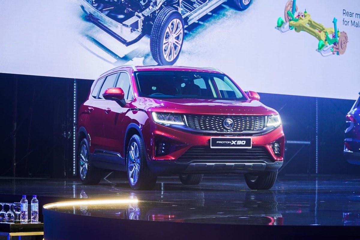 HezeriSamsuri's tweet photo. Proton X90 dilancarkan secara rasmi oleh Perdana Menteri, Dato' Seri Anwar Ibrahim.

4 varian, harga bermula dari:
-RM123,800 (Standard)
-RM130,800 (Executive)
-RM144,800 (Premium)
-RM152,800 (Flagship) https://t.co/9nazKLYjN6