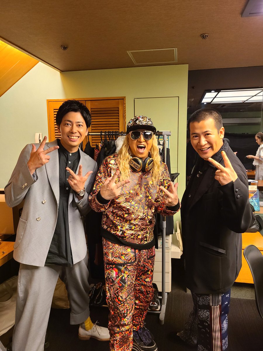 DJKOO_official's tweet image. #コットン のお二人と番組収録
昨日、向上委員会見た後だったんでw
めっちゃテンション上がりました

二人が居るとホント安心しちゃって、ちょっと余計なことやりスギちゃったDO DANCE ！！全部丁寧にひろってくれてw
ありがとうございます！！

 #西村真二
 #きょん
 #DJKOO