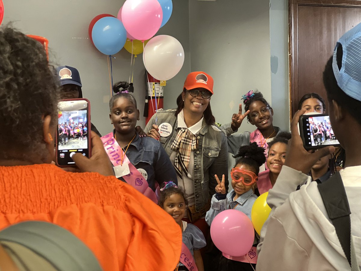 CyndiTurnquest's tweet photo. I had a blast. Surrounded by girls who are ready to be Intellectually challenged… 

Thank you for supporting the Let Girls Learn Crew. I appreciate your support with LOVE ♥️

#thabump #education #letgirlslearn #steamactivities #stem #steam #healthychoices #authortalk #girlpower https://t.co/UsSYCOdkli