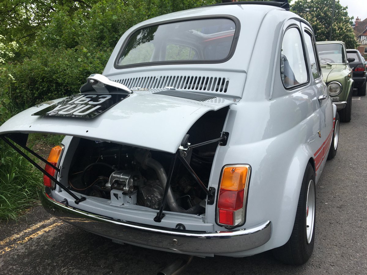 OctaneJames's tweet photo. First Sunday of the month means I've been hustling on Wimbledon Common (hmmm, that doesn't sound right). Lovely morning, great cars and people, stayed way longer than I was meant to. 

#Wimbledoncommon #wackyracerscoffeeclub #londonclassics #classiccars #theyremeanttobedriven https://t.co/cipDxDi7uJ
