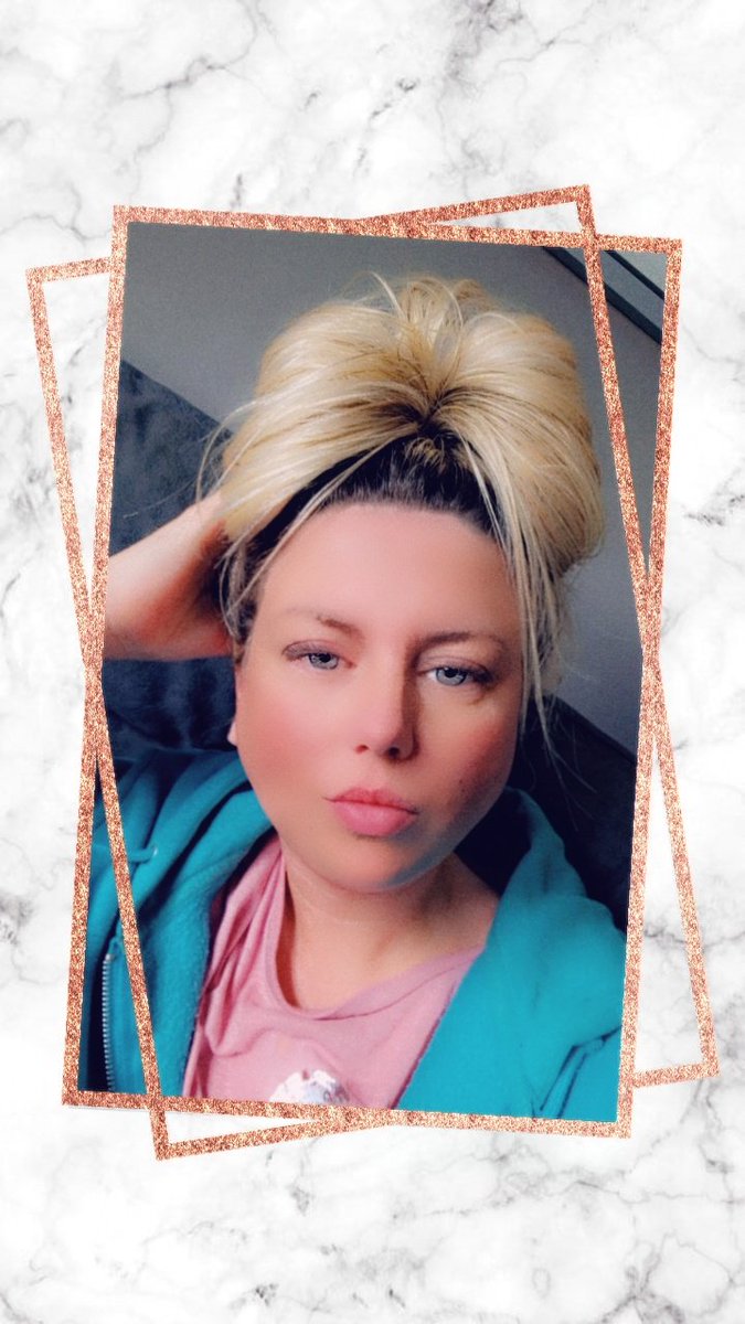 kimvaide's tweet photo. Been a while so here's my face 😘 #selfie https://t.co/MqSzrJz1i8