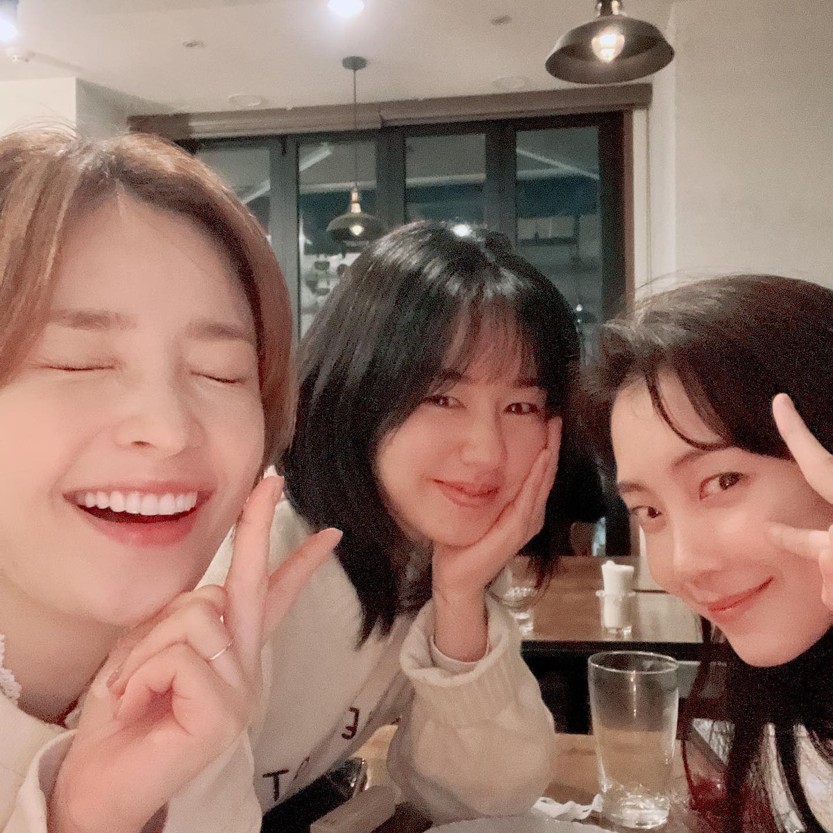 my1ovebeen's tweet photo. 2020  ⠀⠀⠀⠀⠀⠀⠀⠀⠀⠀⠀⠀⠀⠀ 2021
2022  ⠀⠀⠀⠀⠀⠀⠀⠀⠀⠀⠀⠀⠀⠀ 2023

매년 만나서 사진까지 올려주는 여자들 어때 ..
나 진짜 이 사람덜의 우정이 너무 쭈타 o̴̶̷᷄  ̫ o̴̶̷̥᷅♥︎ https://t.co/sdpIQmRUsY