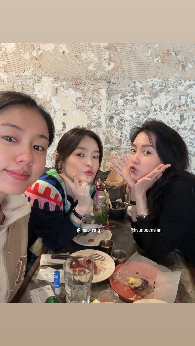 2020  ⠀⠀⠀⠀⠀⠀⠀⠀⠀⠀⠀⠀⠀⠀ 2021
2022  ⠀⠀⠀⠀⠀⠀⠀⠀⠀⠀⠀⠀⠀⠀ 2023

매년 만나서 사진까지 올려주는 여자들 어때 ..
나 진짜 이 사람덜의 우정이 너무 쭈타 o̴̶̷᷄  ̫ o̴̶̷̥᷅♥︎