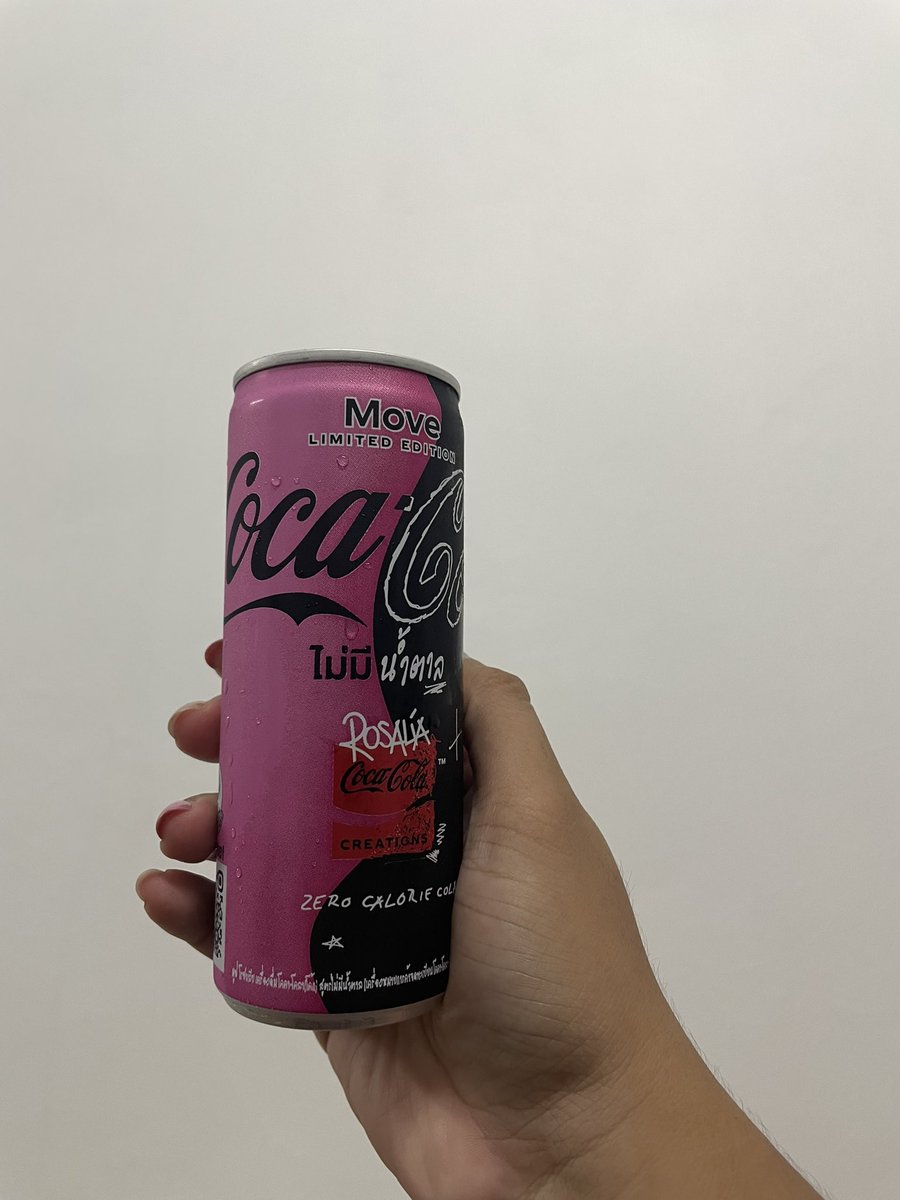 pp_mipp's tweet image. อากาศร้อนเกิน หาโค้ก มูฟมาดับร้อนซะหน่อย 🖤🩷😚 #Cokemove #Moveไปด้วยกัน #CokeCreationsMove #ppkritt