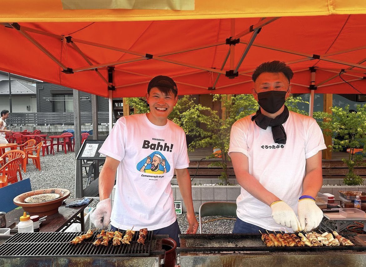 reisato13's tweet photo. ぐろった祭り!!!
お久しぶりの #スベリー杉田 さん(@SUGITASENSEI )と一緒に踊ったり、
焼き鳥屋さんになってみたりとイベント盛り沢山👏
レーシングドライバーの #立川祐路 さん(@YUJI_38)も一緒にぐろった祭りを楽しみました✌️
最高なゴールデンウィークになりました😊
#Grottablu
#青洞窟 https://t.co/nBq9heP9dS