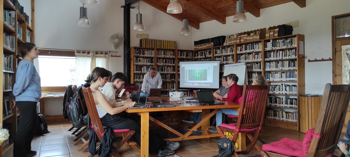 pgdiaz_'s tweet photo. Último taller del @esc_cat
Intercambio de conocimientos, e una excelente compañía! Gracias por la invitación 😉
@albertcarles @oscarguayabero @_limonada_ @daniel_julia @xalemany @jsoleradillon @carreras_anna @tartanna @m_msanta @laia_blasco @emor @MosaicUOC @booleans https://t.co/LrzJaAEdJn