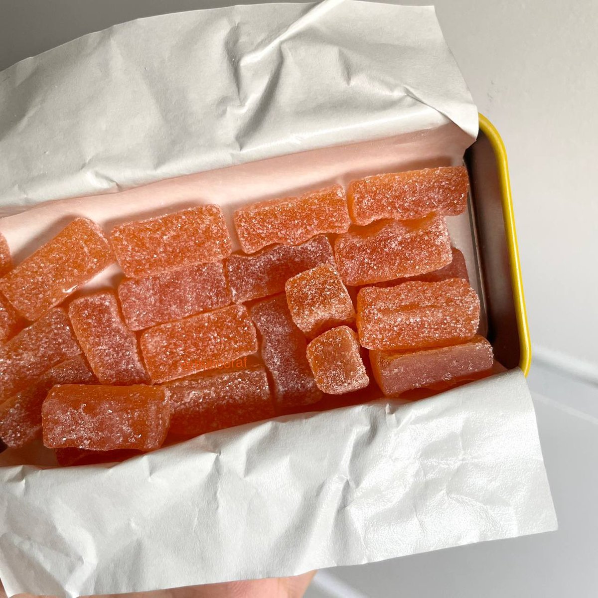 theiceraf's tweet photo. Batuk ke sakit tekak ke memang ni je makan dia. Selalu standby dalam bag, memang cepat lega!! Texture dia kenyal macam makan gummy🤤

Paling sedap flavour honey lemon! https://t.co/CcMw2IjIf1