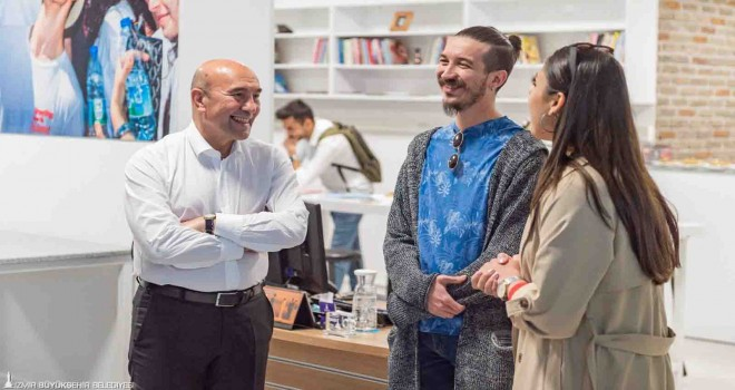 kafakampus's tweet photo. İzmir Büyükşehir Belediyesi, üniversite öğrencilerinin ücretsiz olarak faydalandığı çamaşırhane hizmetini genişletiyor. Büyükşehir Belediyesi Bornova’nın ardından Çiğli’de Katip Çelebi Üniversitesi kampüsü yakınında çamaşırhane hizmeti vermeye başladı.  #üniversite #kampüs https://t.co/V4Wl4ONeXm