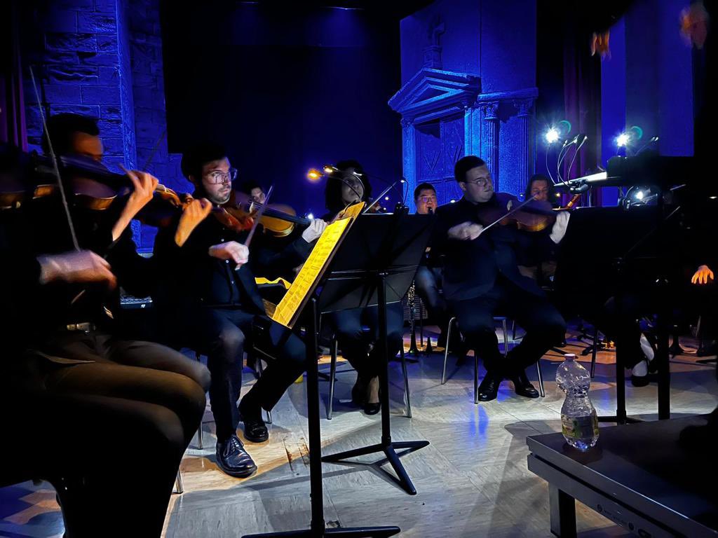 comunevenezia's tweet photo. 🎻 La prima del #MaggioMusicale di #Marghera fa il tutto esaurito!

🎶 Ieri al Teatro Aurora in scena la “Cavalleria rusticana” con cantanti e musicisti del @ConservatorioVe 

🎤 L’assessore Mar “Un’occasione per dare un palcoscenico alla qualità professionale dei nostri giovani” https://t.co/C26xtkvLlK