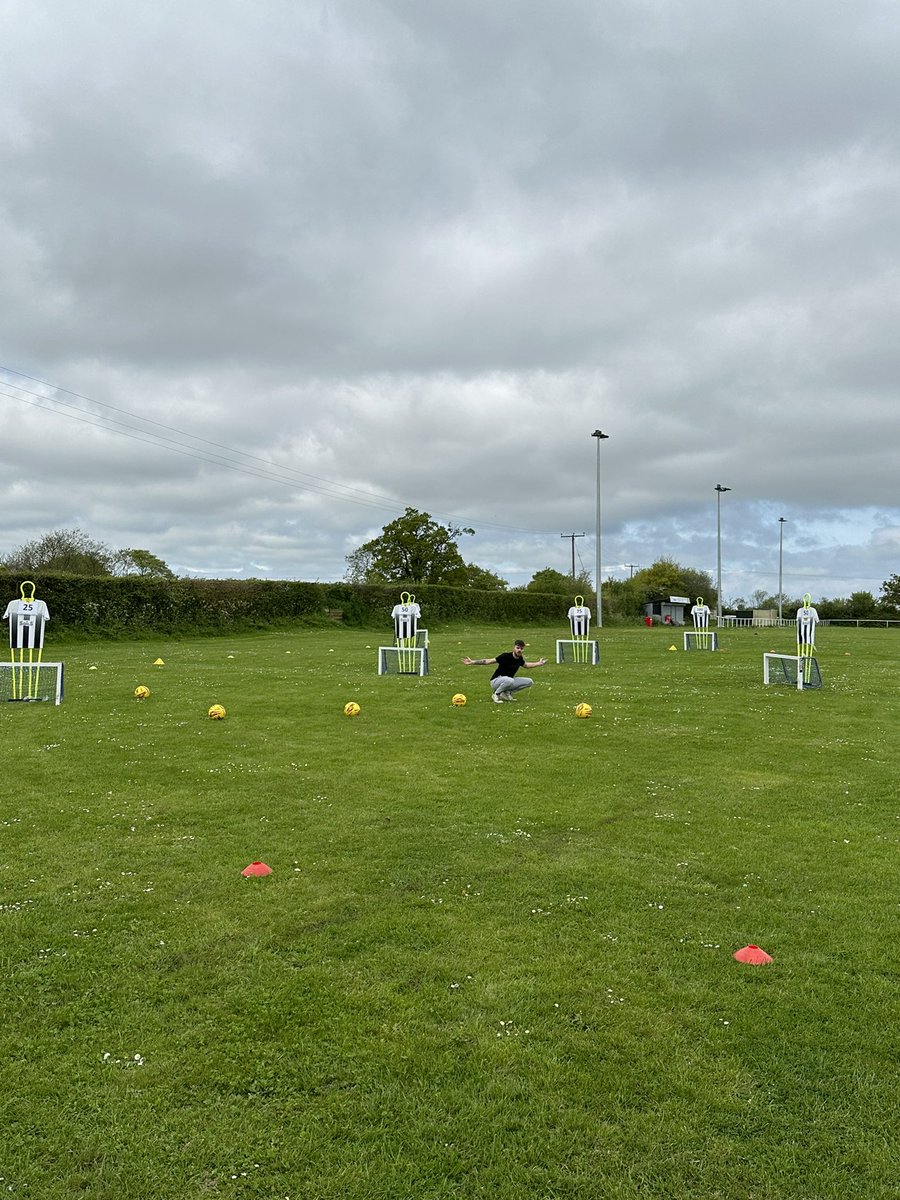 ⭐️ CORONATION FUN DAY ⭐️

Come down and test your target practice at the Kingswood coronation day!

£1 per go, 5 shots, most points wins! U11s, 11-16 and 16+ age categories…..Prizes to be won!

See you there!

#UTK ⚽️👑⚫️⚪️🐝