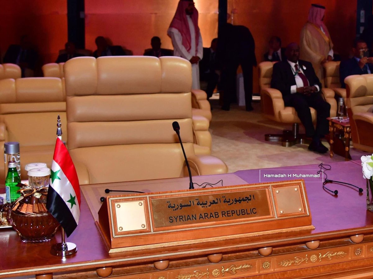 Naya111Syria's tweet photo. بعد 12 عام ..
الجامعة العربية تعود إلى الحياة ، بعودة #سورية 🇸🇾 قلب العروبة النابض إليها .
خرجنا في قمة الشموخ وعُدنا منتصرين وفي قمة الشموخ ، مبروك عودة الجامعة العربية إلى سورية . https://t.co/nhCxsdCnQi