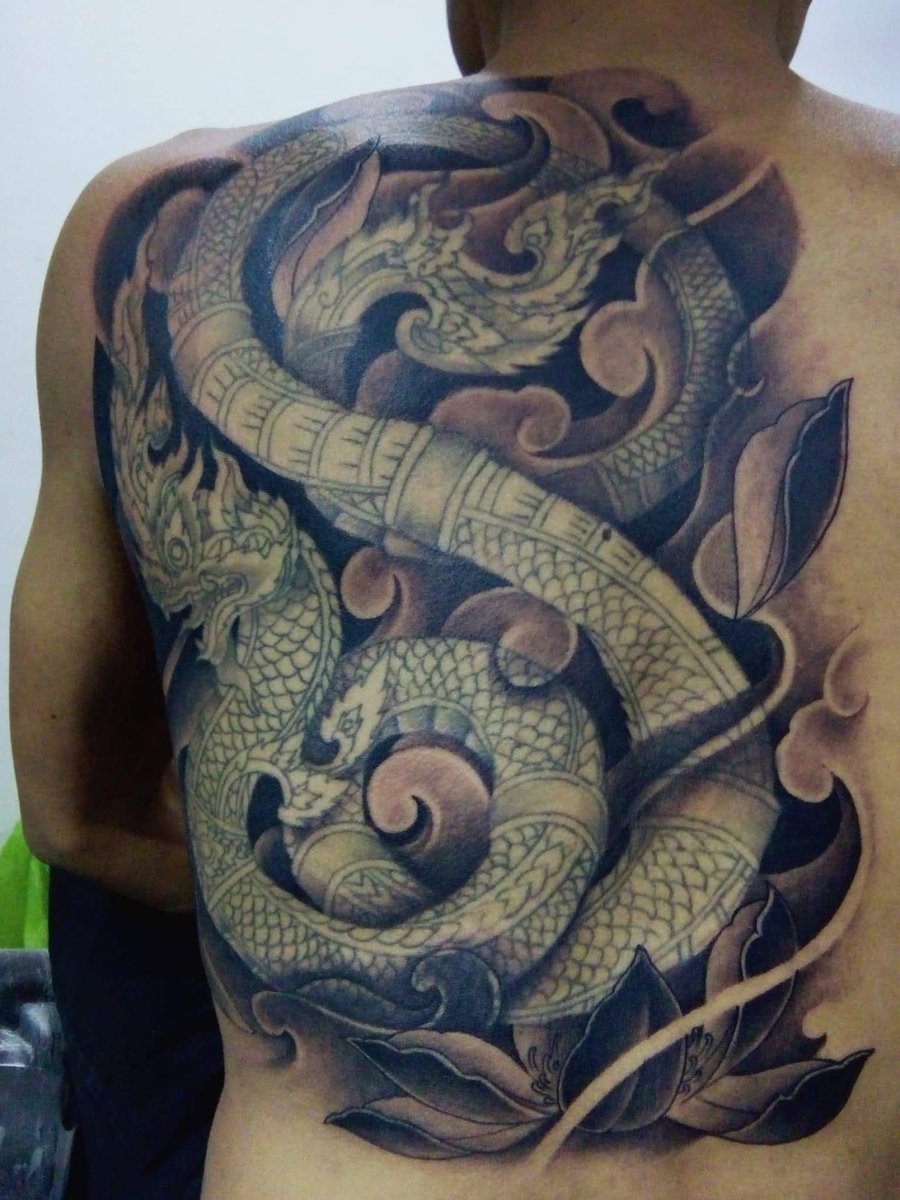 อยากเติมให้เต็มหลัง แต่คิดไม่ออกว่าจะเติมอะไร ให้มันเข้าธีมกัน #เกย์ ชอบศิลปะบนเรือนร่าง