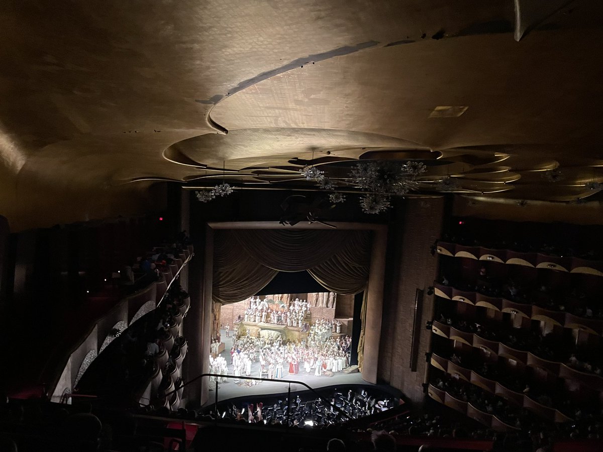 It was good to finally see the @metopera’s Aida, as I’ve only attended this at a score desk before and the production is about to be retired. That triumphal march sure is a spectacle.