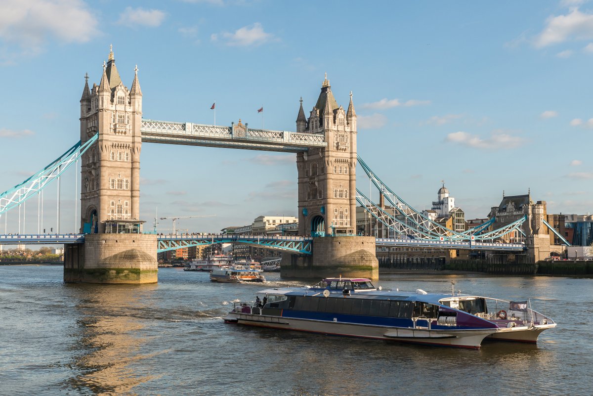 ScaniaUK's tweet image. Did you know that Scania Power Solutions are powering some of London's iconic landmarks? The Tower Bridge, as well as the Thames Clippers that sail underneath.

Scania's Power Solutions provide power fit for a king!

#ScaniaPower #FitForAKing #KingsCoronation