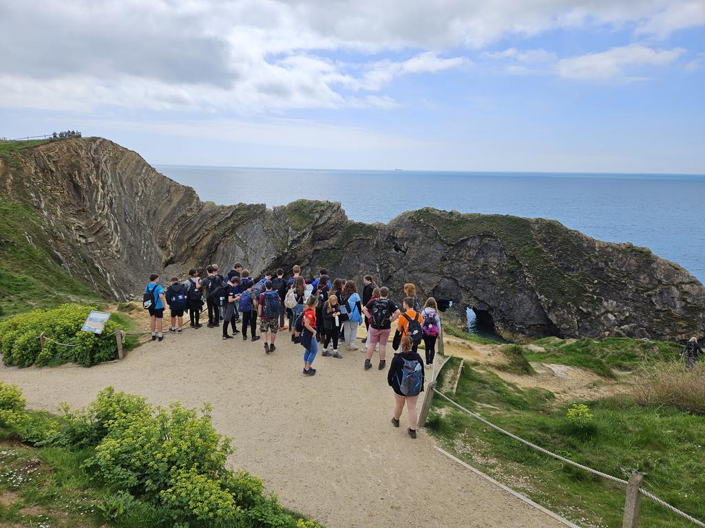 A whole chorus of "wows" as we pop over the top and see the mighty stairhole #jurassiccoast #leeson23