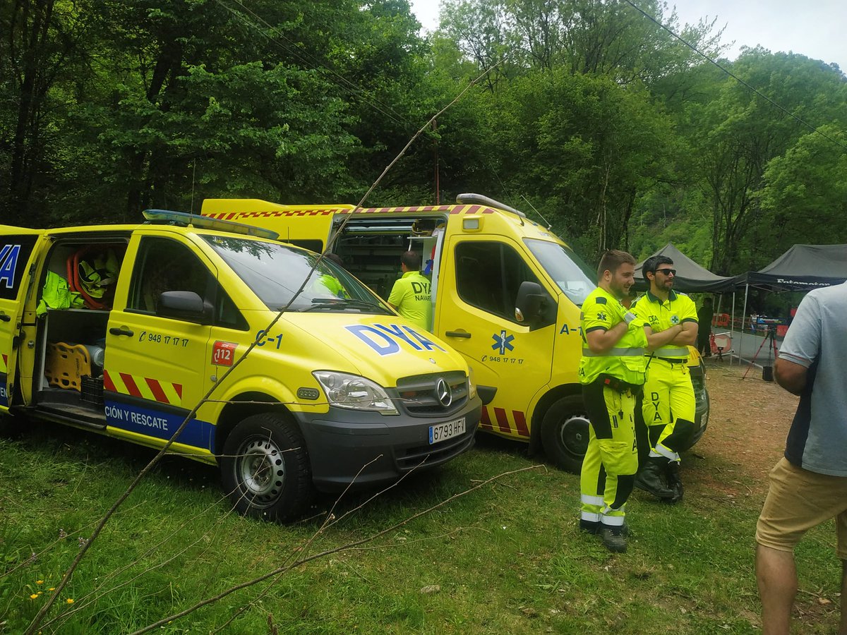 DYANavarra's tweet photo. 📸 Imágenes de ayer en el rally de la subida a #Izpegi.
- Movilizado vh. rescate para sofocar incendio que afecta a un vehículo participante, cuyo piloto queda ileso.
- Movilizadas #SVA+#SVB, que atienden in situ a un espectador con una luxación de rodilla (sin traslado). https://t.co/GLuqEo0bMF