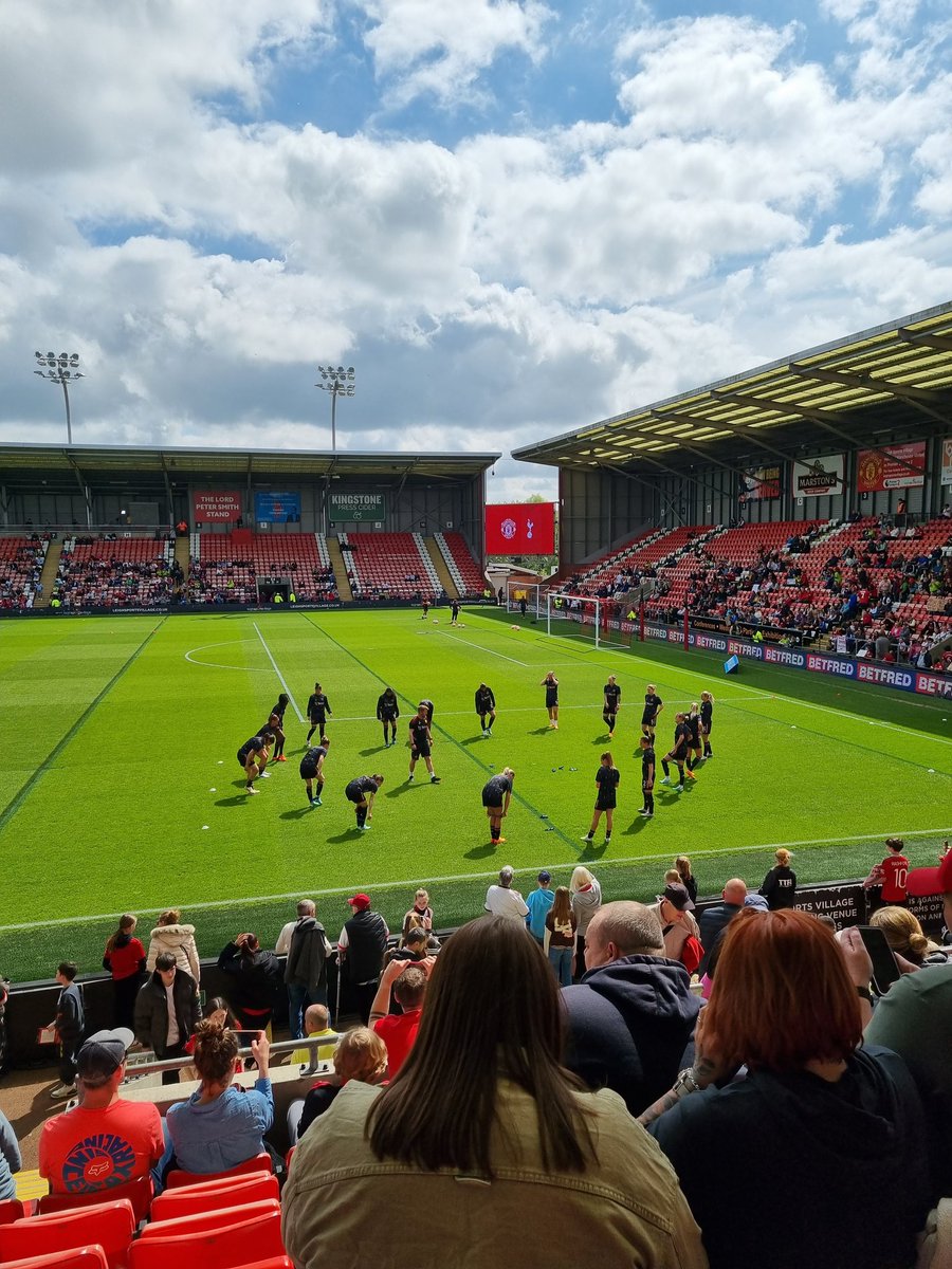 Back at LSV, ready for todays game. Come on United 👹🙌

#MUWomen #MUNTOT #WSL