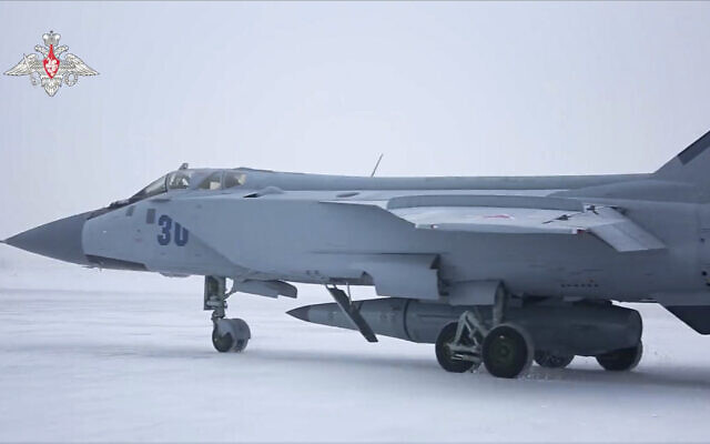 Strike_Flanker's tweet photo. [9-S-7760 Kinzhal/Russie] Vu que le sujet semble agiter le landerneau du Twitter mili/médiatique, quelques points et remarques relatifs à l'interception (ou non) d'un missile 9-S-7760 Kinzhal russe par une batterie Patriot ukrainienne. 

Alert spoiler: il n'y a rien d'étonnant. https://t.co/Umz66jWobj
