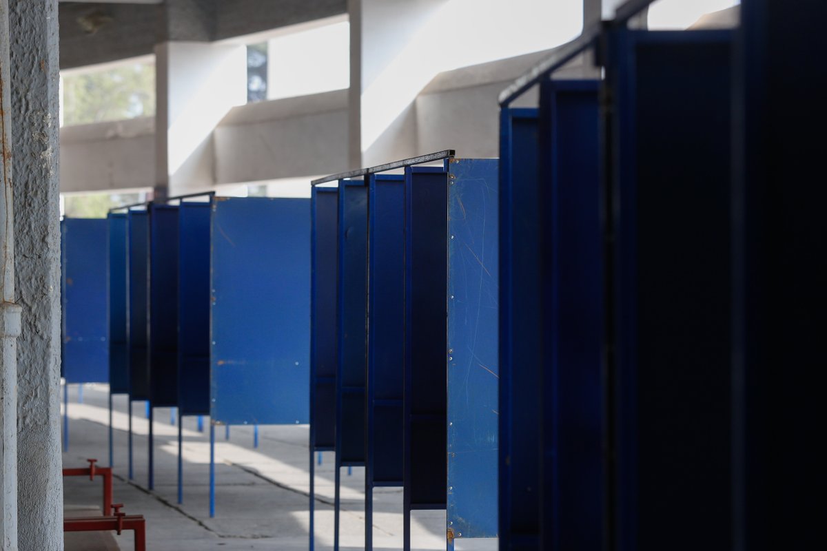adnradiochile's tweet photo. 🔴 AHORA | siendo las 08:09 en la región de Magallanes (una hora más que en el resto del país), comienza el proceso de votación para la elección de consejeros constitucionales 🗳️
https://t.co/Nep0zy2Eu8 #ADNEnAlerta https://t.co/SLPXfAxauu