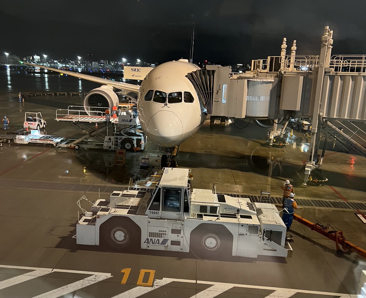 iso_pyon's tweet photo. B787-9(GE)好きなんですよね
イケメンだぁ
#NH272 #JA937A
#B787_9 #GE #78G
#FUK https://t.co/JBgC3zsI0l